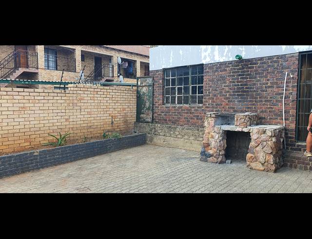4 BEDROOM HOUSE FOR SALE IN HEIDELBERG INDUSTRIAL